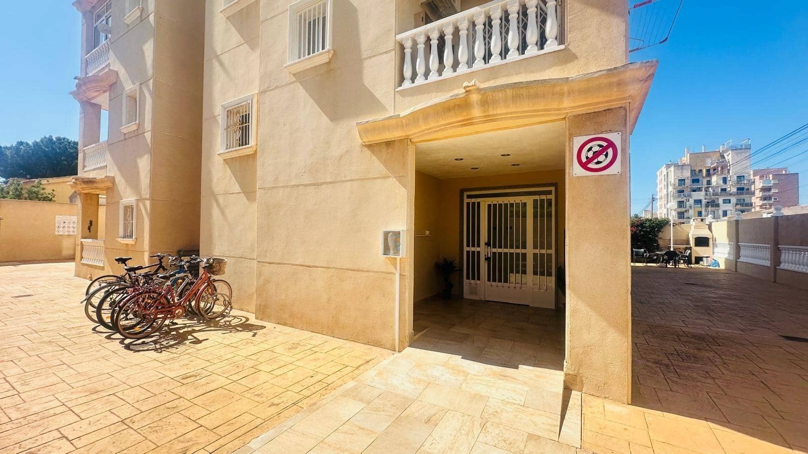 2 bedroom Apartment for sale in Torrevieja with pool - € 178,900 (Ref: 9666635)