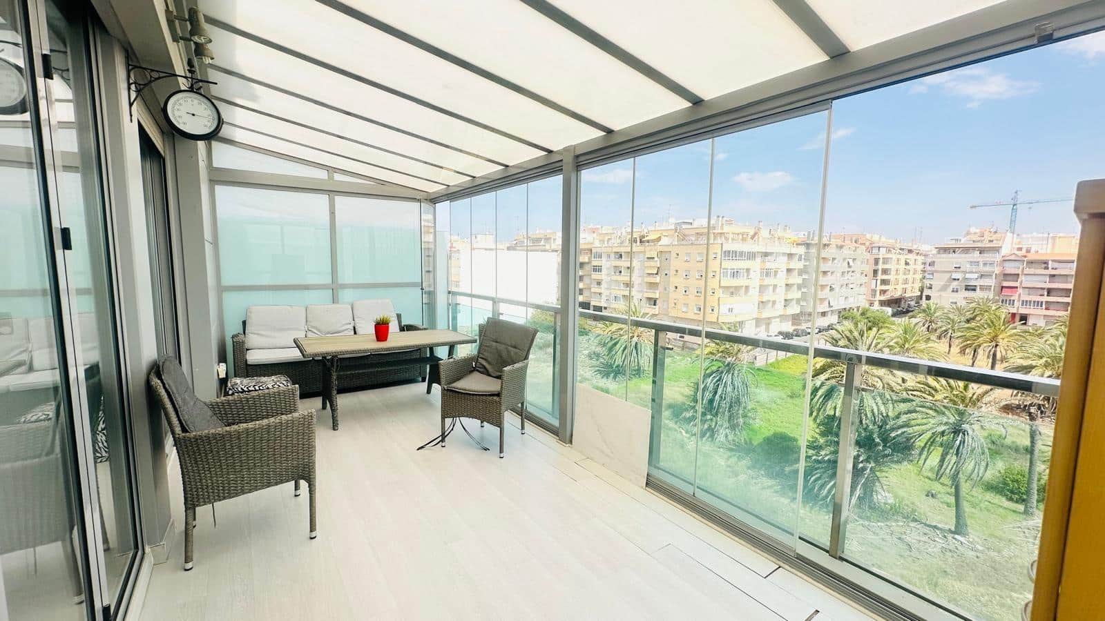 2 sypialnia Penthouse na sprzedaż w Torrevieja z basenem - 241 000 € (Ref: 9666641)