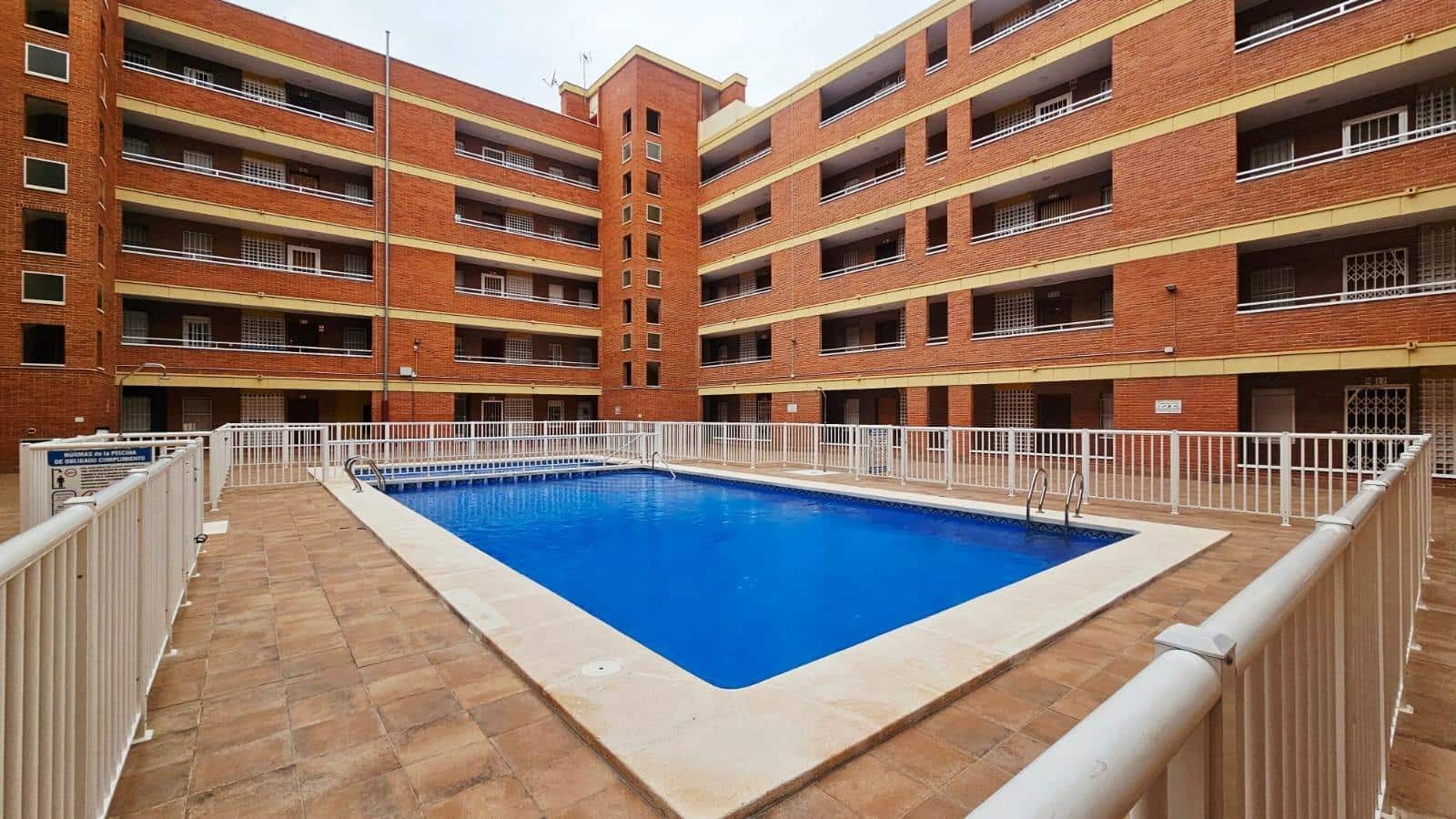 Apartamento de 2 habitaciones en Torrevieja en venta con piscina - 169.000 € (Ref: 9666647)