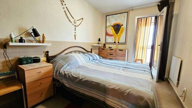 Apartamento de 2 habitaciones en Playa de los Náufragos, Torrevieja en venta con piscina - 169.000 € (Ref: 9666647)