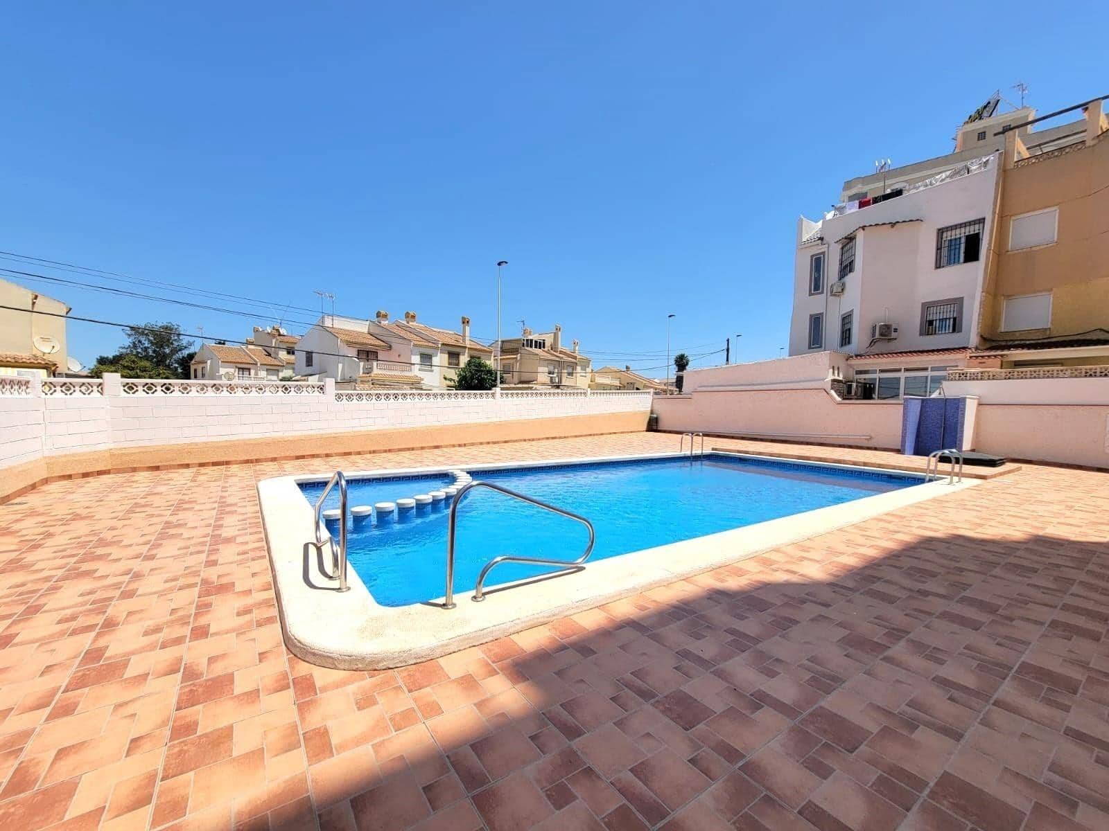 2 soveværelse Lejlighed til salg i Torrevieja med swimmingpool - € 127.260 (Ref: 9666660)