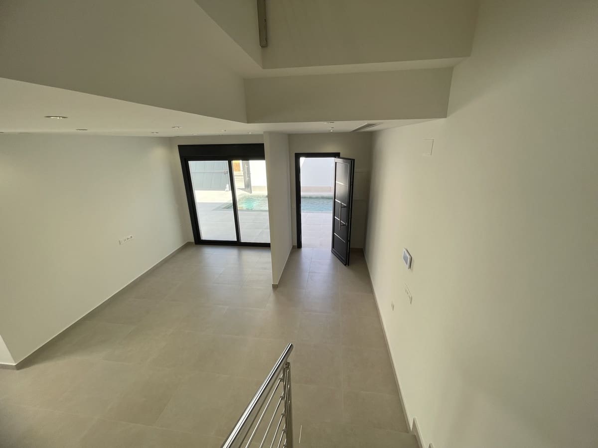 3 bedroom Villa for sale in Almoradi with pool garage - € 359,900 (Ref: 9670787)