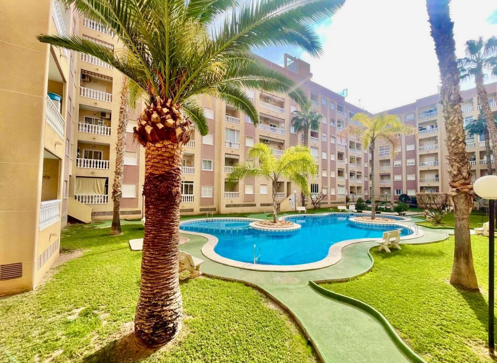 2 chambre Appartement à vendre à Torrevieja avec piscine - 119 900 € (Ref: 9682525)
