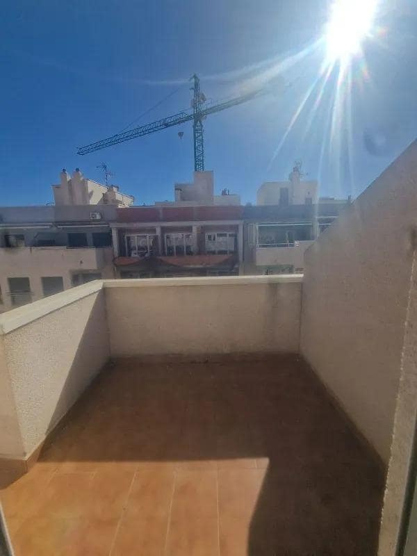 2 bedroom Penthouse for sale in Torrevieja with pool - € 124,000 (Ref: 9682537)