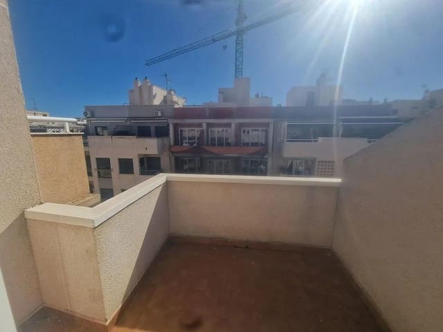 Ático de 2 habitaciones en Centro, Torrevieja en venta con piscina - 124.000 € (Ref: 9682537)