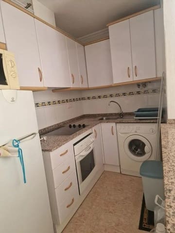 Ático de 2 habitaciones en Centro, Torrevieja en venta con piscina - 124.000 € (Ref: 9682537)