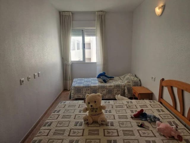 Ático de 2 habitaciones en Centro, Torrevieja en venta con piscina - 124.000 € (Ref: 9682537)