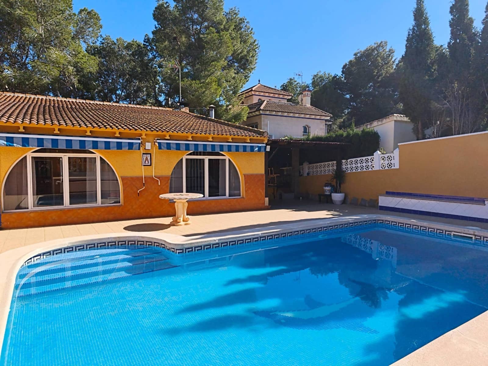 2 bedroom Villa for sale in La Siesta with pool - € 450,000 (Ref: 9682539)