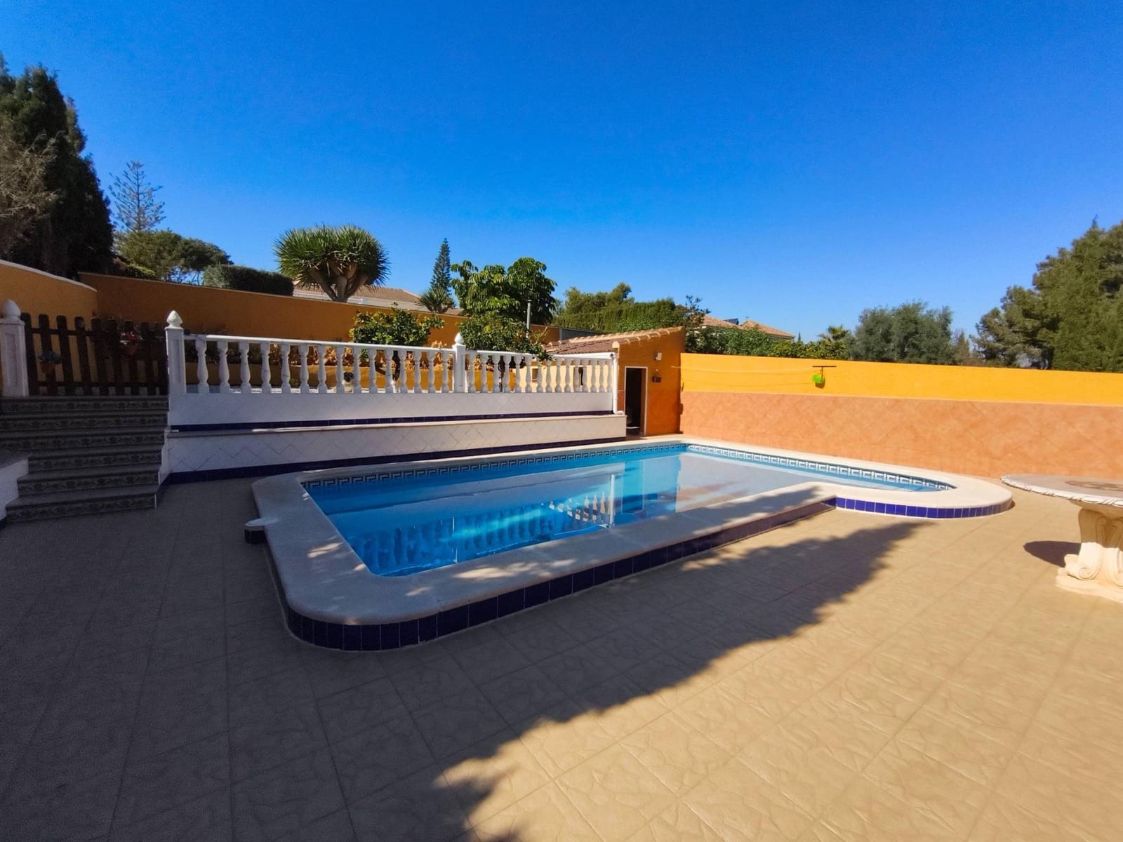 4 bedroom Villa for sale in La Siesta with pool - € 450,000 (Ref: 9682539)
