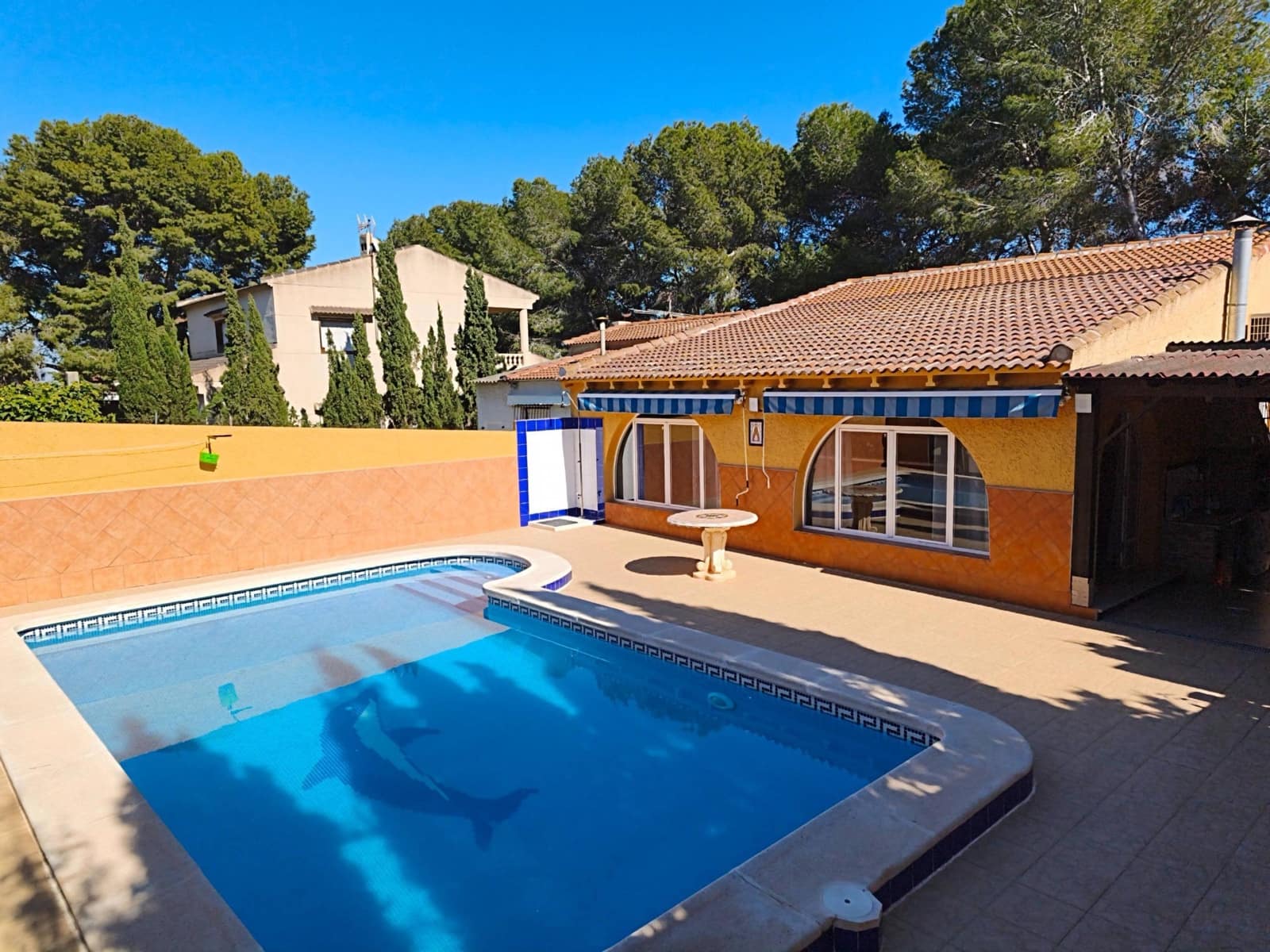 4 bedroom Villa for sale in La Siesta with pool - € 450,000 (Ref: 9682539)