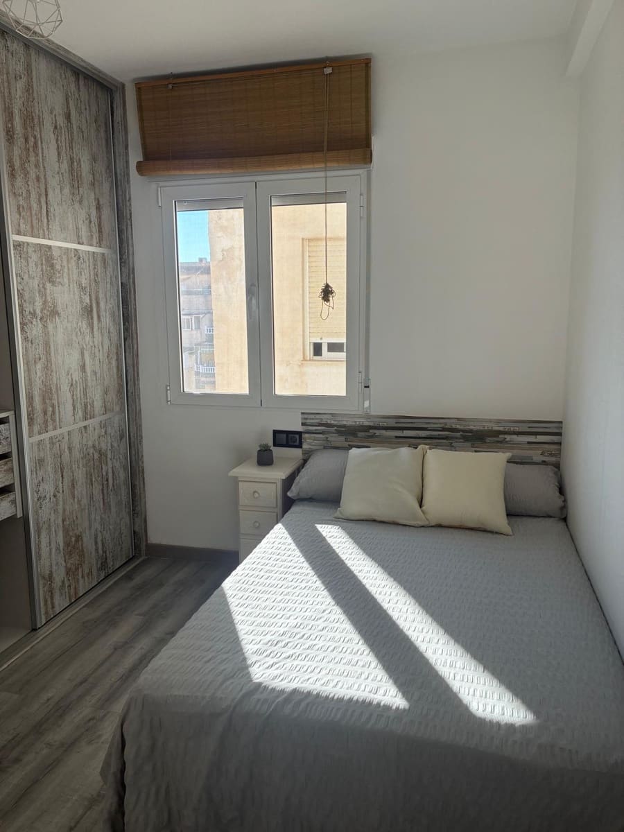 Apartamento de 2 habitaciones en Torrevieja en venta - 169.000 € (Ref: 9682546)