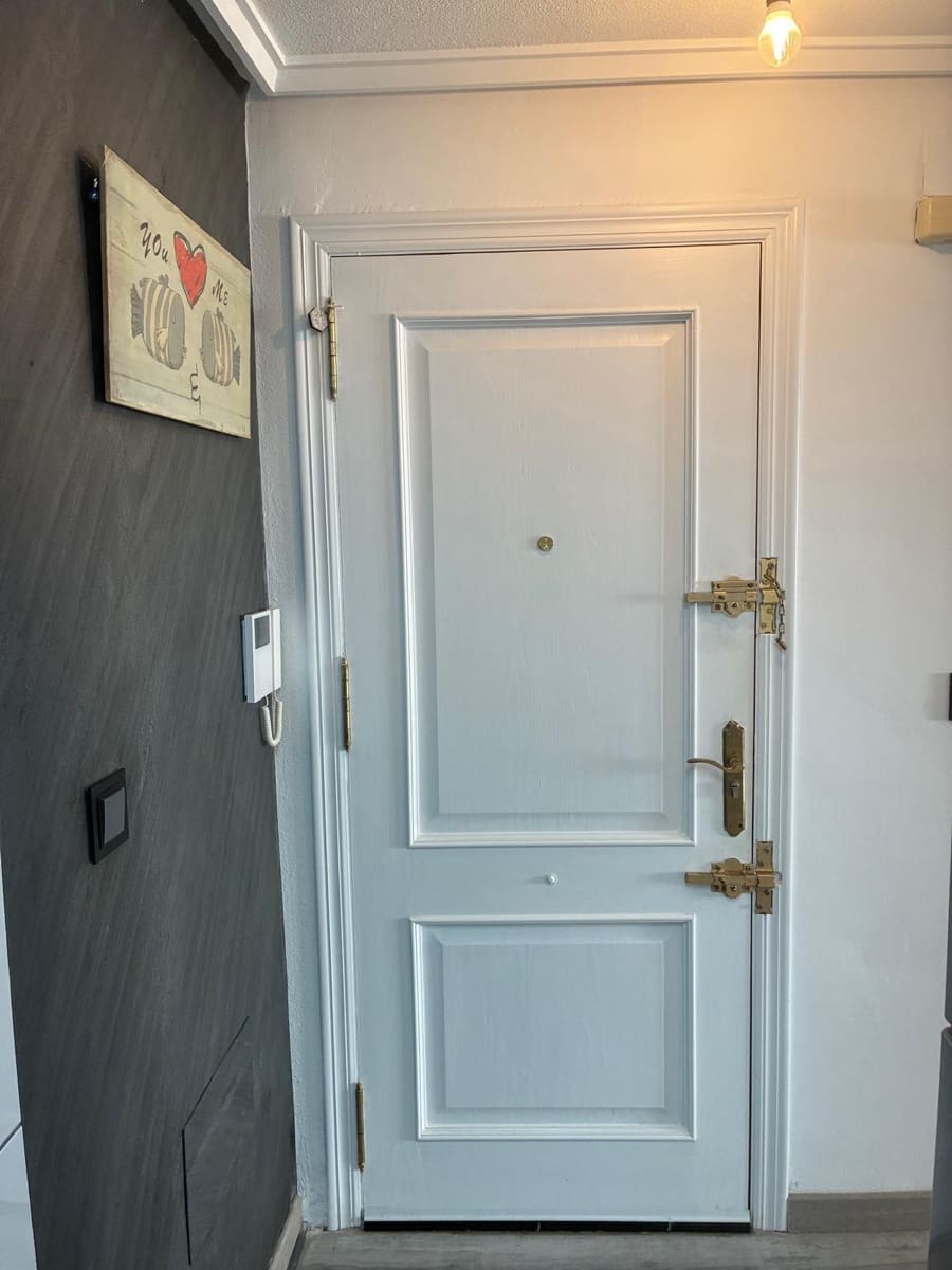 Apartamento de 2 habitaciones en Torrevieja en venta - 169.000 € (Ref: 9682546)