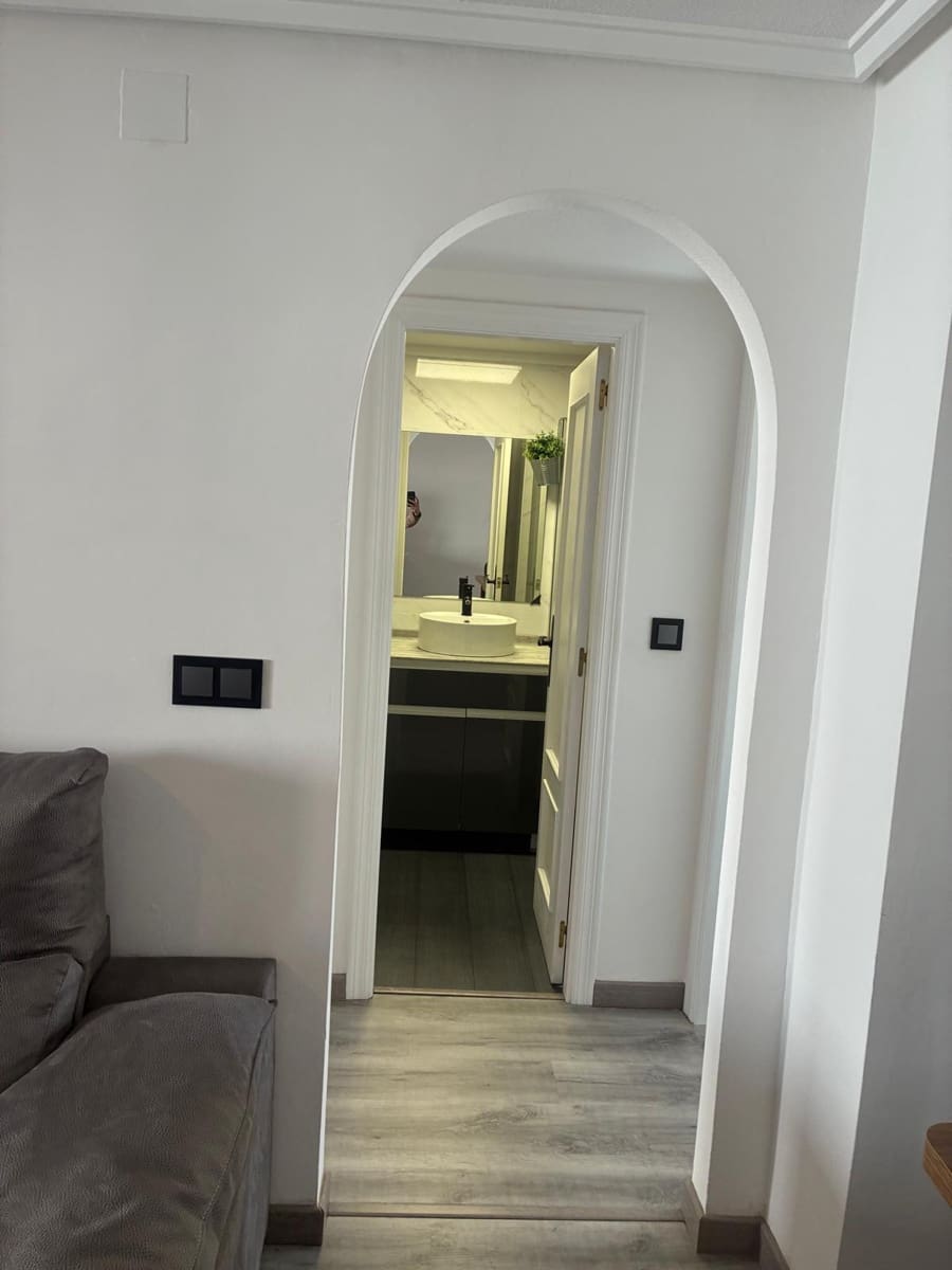 Apartamento de 2 habitaciones en Torrevieja en venta - 169.000 € (Ref: 9682546)