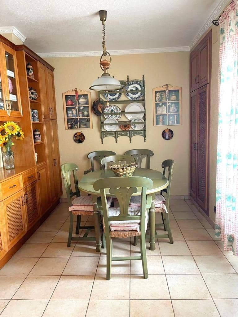 4 bedroom Apartment for sale in Torrevieja - € 475,000 (Ref: 9682574)