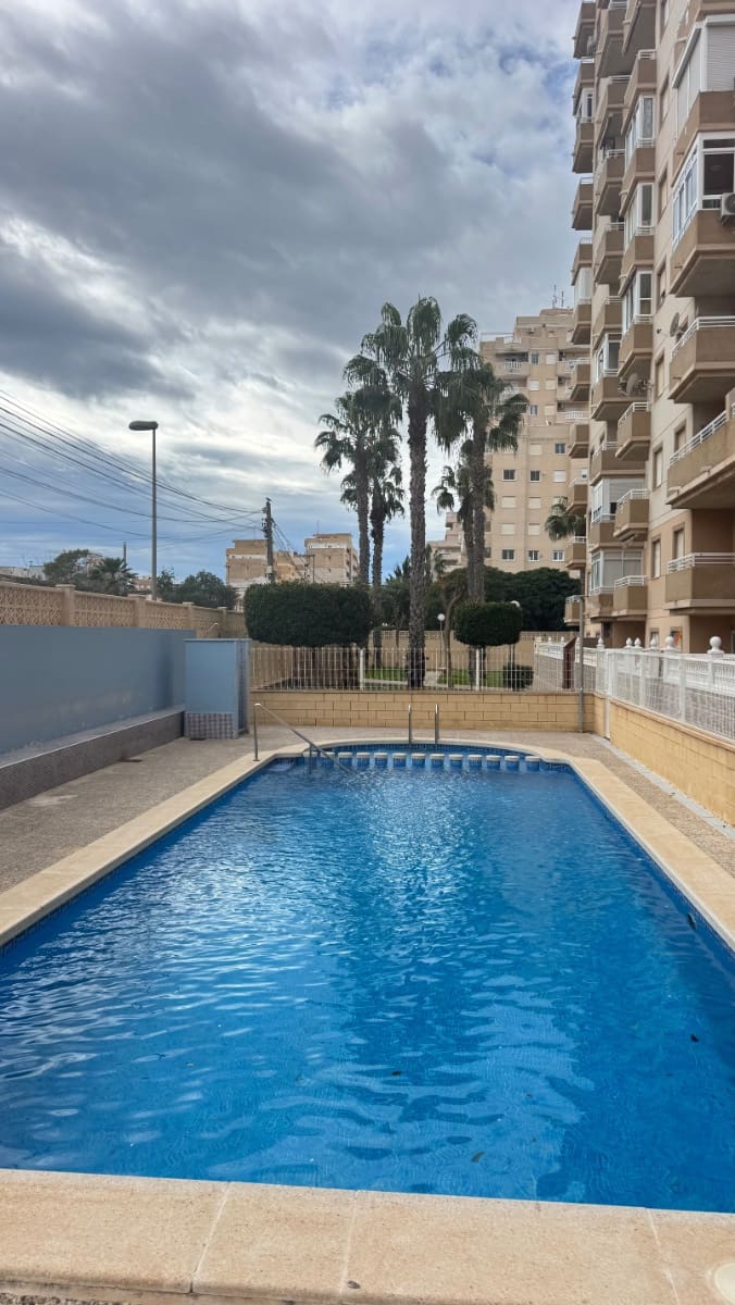 2 slaapkamer Appartement te koop in Torrevieja - € 132.900 (Ref: 9682577)