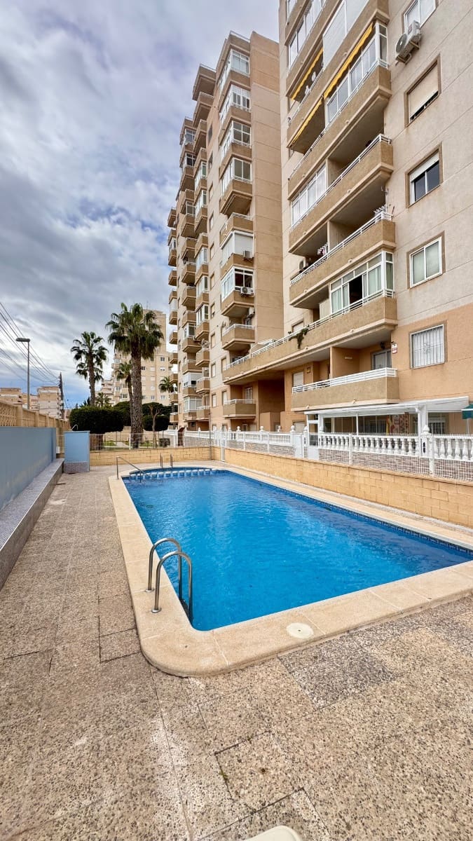 2 slaapkamer Appartement te koop in Torrevieja - € 132.900 (Ref: 9682577)