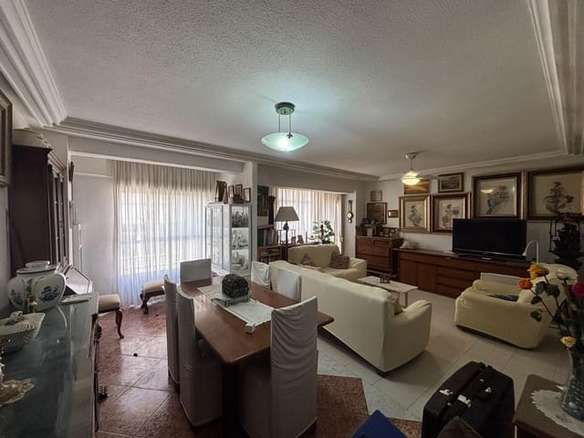 Apartamento de 2 habitaciones en Torrevieja en venta - 234.000 € (Ref: 9682582)