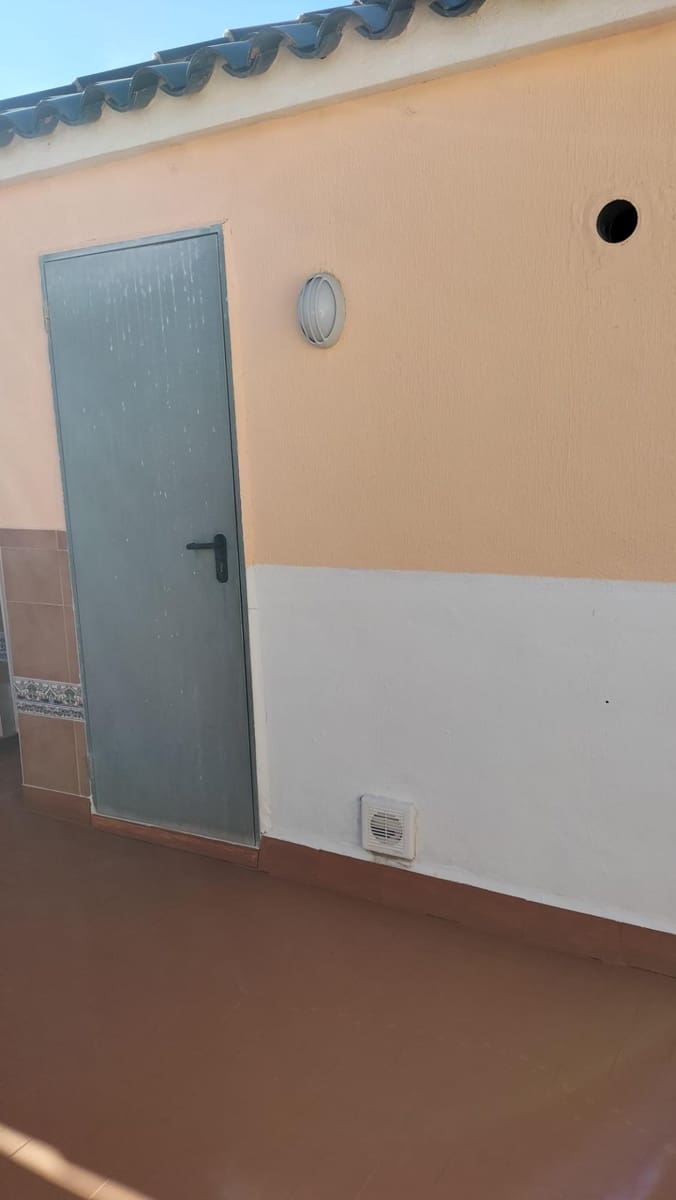 2 bedroom Apartment for sale in Torrevieja with pool - € 130,000 (Ref: 9682592)