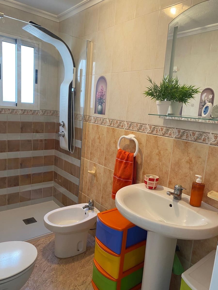 Ático de 3 habitaciones en Torrevieja en venta - 195.000 € (Ref: 9682597)