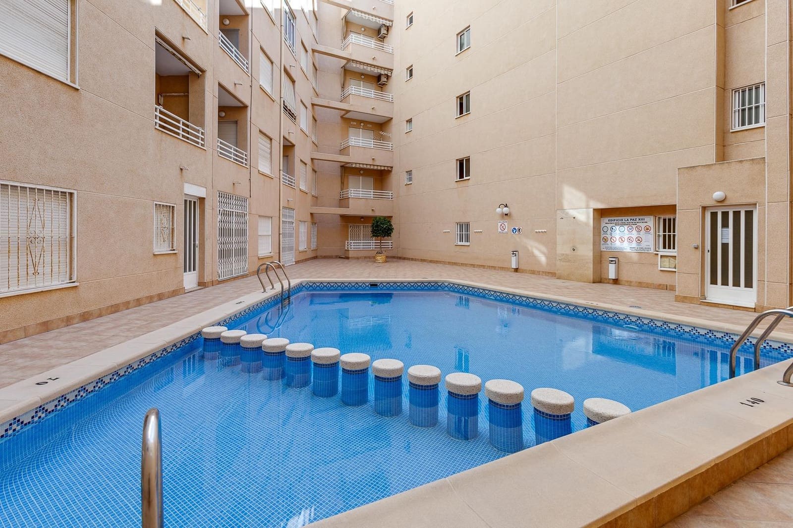 Apartamento de 2 habitaciones en Torrevieja en venta con piscina - 129.900 € (Ref: 9682598)