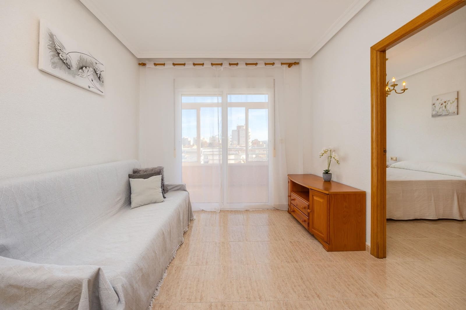 Apartamento de 2 habitaciones en Torrevieja en venta con piscina - 129.900 € (Ref: 9682598)