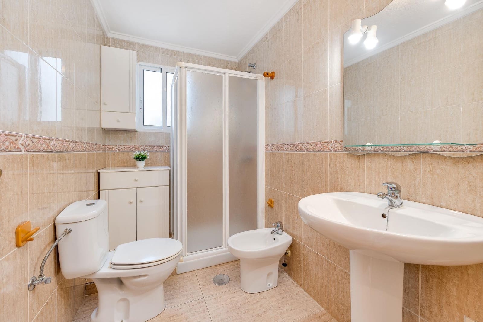 Apartamento de 2 habitaciones en Torrevieja en venta con piscina - 129.900 € (Ref: 9682598)