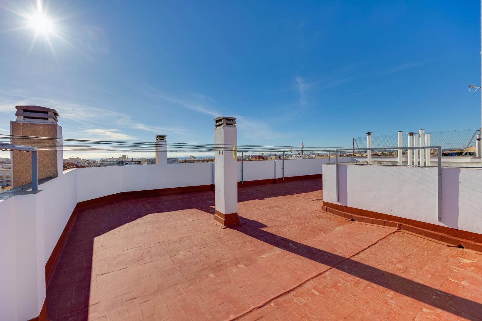 Apartamento de 2 habitaciones en Torrevieja en venta con piscina - 129.900 € (Ref: 9682598)