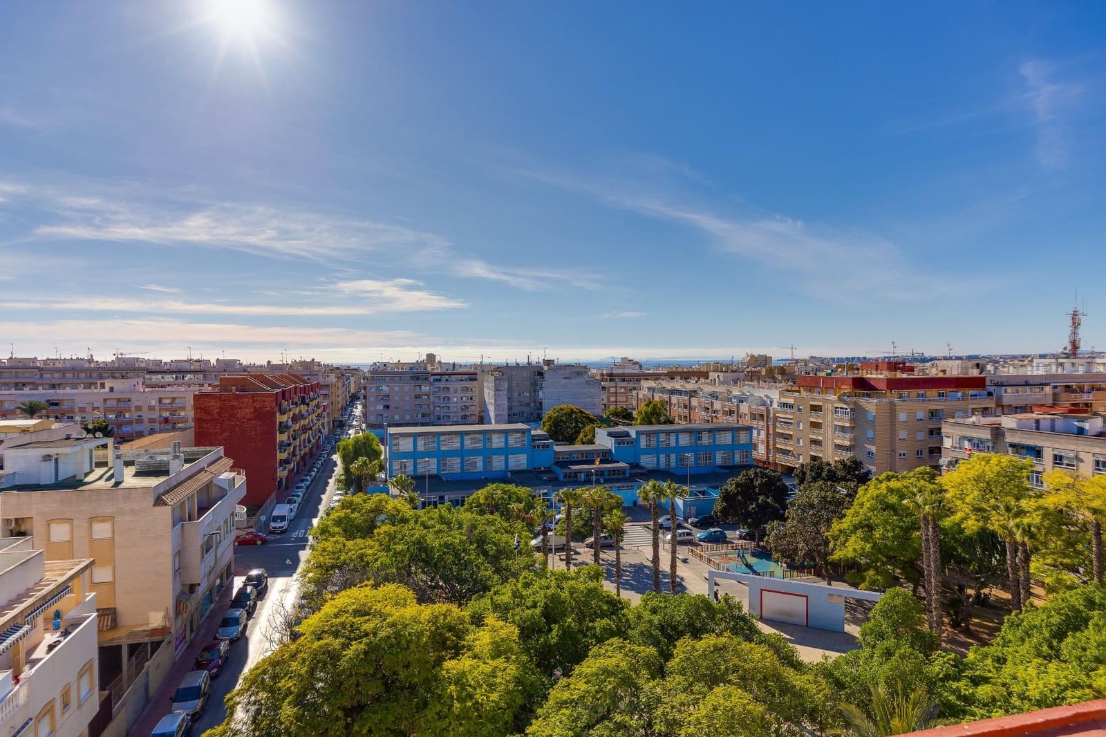 Apartamento de 2 habitaciones en Torrevieja en venta con piscina - 129.900 € (Ref: 9682598)