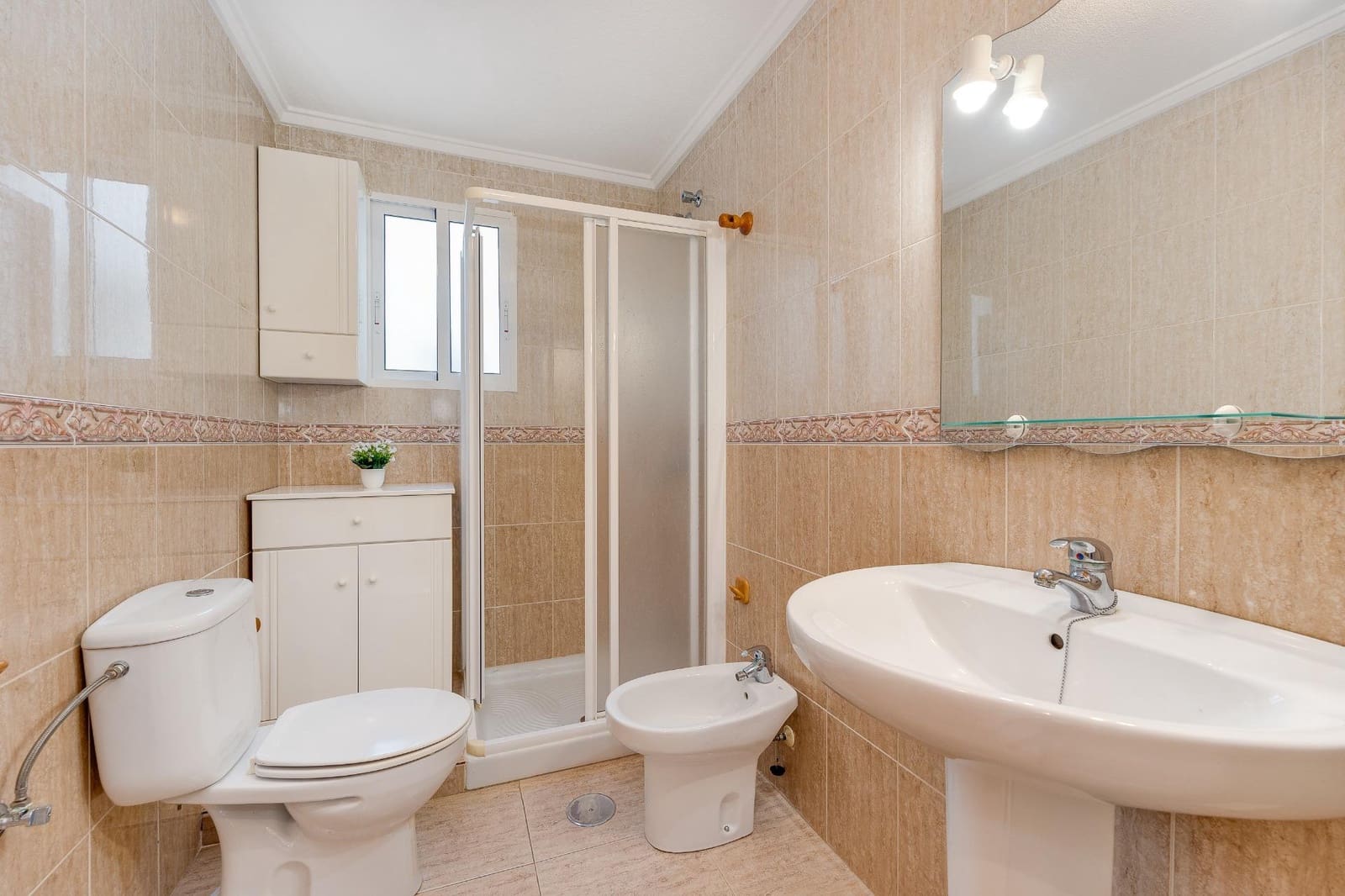 Apartamento de 2 habitaciones en Torrevieja en venta con piscina - 129.900 € (Ref: 9682598)