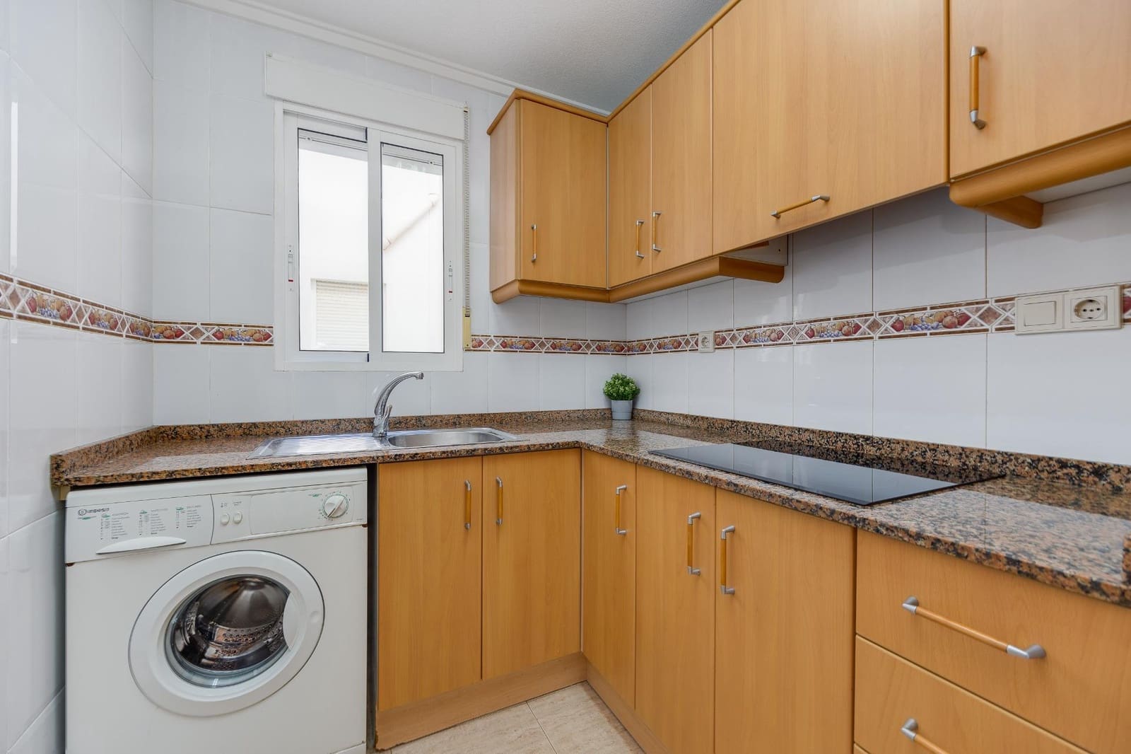 Apartamento de 2 habitaciones en Torrevieja en venta con piscina - 129.900 € (Ref: 9682598)