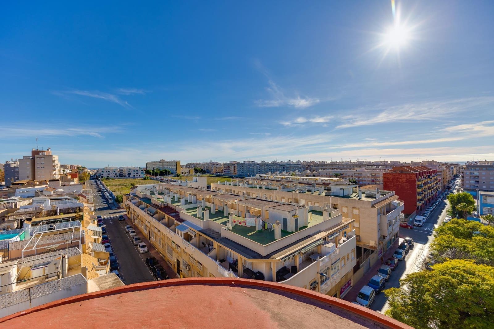 Apartamento de 2 habitaciones en Torrevieja en venta con piscina - 129.900 € (Ref: 9682598)