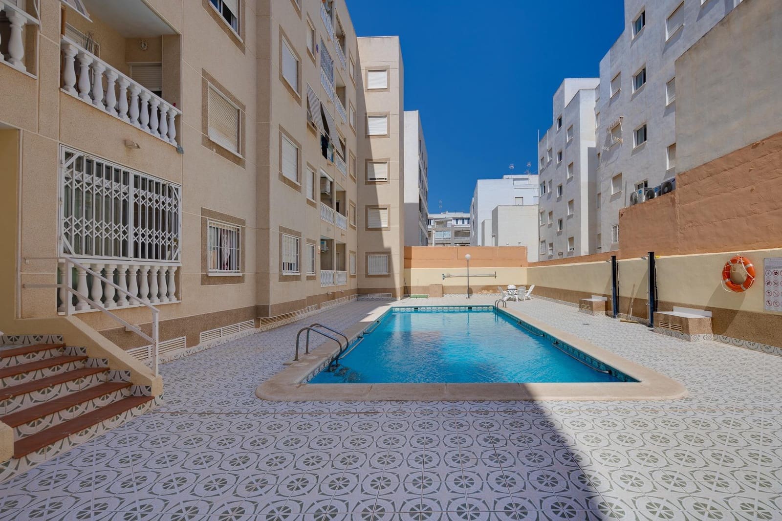 Apartamento de 1 habitación en Torrevieja en venta con piscina - 137.500 € (Ref: 9682604)