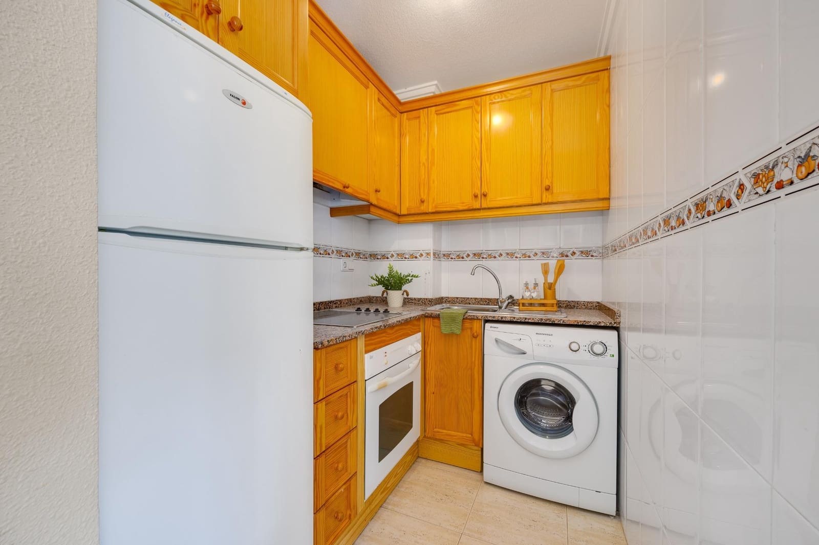 1 Zimmer Apartment zu verkaufen in Torrevieja mit Pool - 137.500 € (Ref: 9682604)