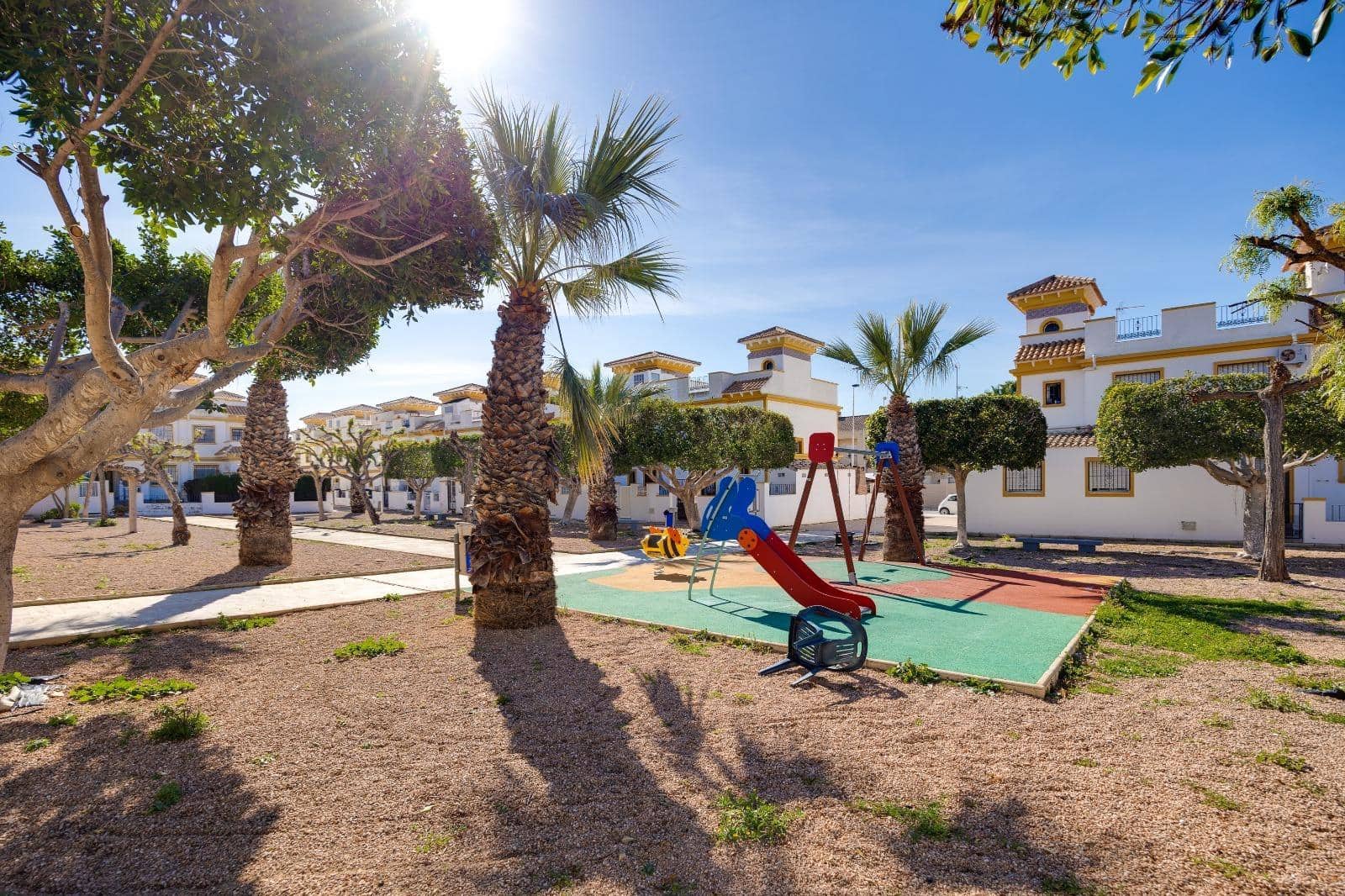 3 sovrum Radhus till salu i Torrevieja med pool - 249 900 € (Ref: 9682610)