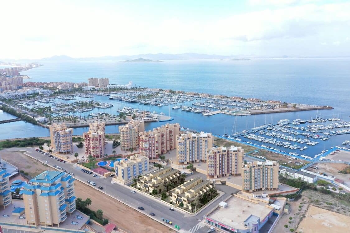 2 sypialnia Apartament na sprzedaż w La Manga del Mar Menor z basenem garażem - 220 600 € (Ref: 9686612)
