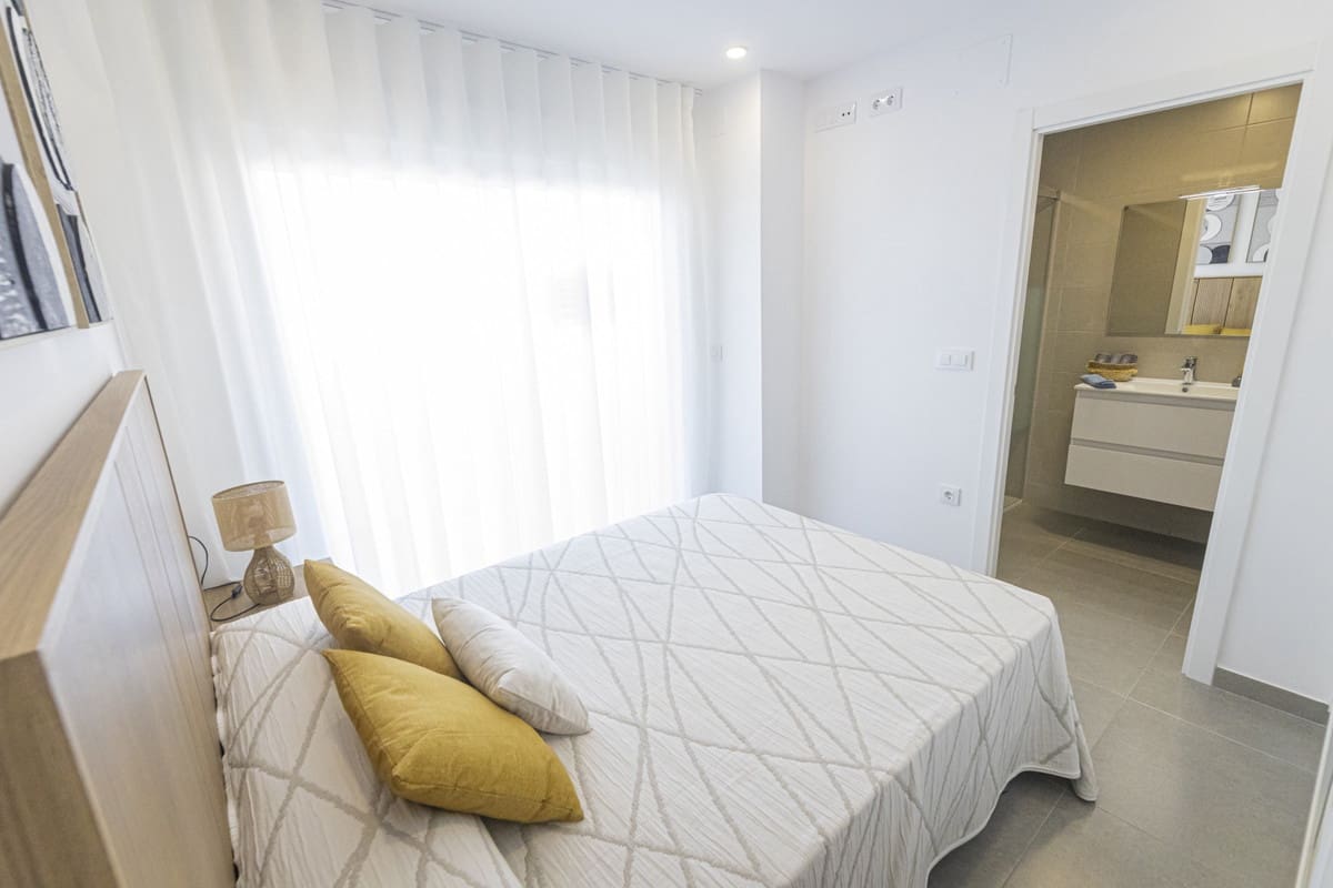 2 sypialnia Apartament na sprzedaż w La Manga del Mar Menor z basenem garażem - 220 600 € (Ref: 9686612)