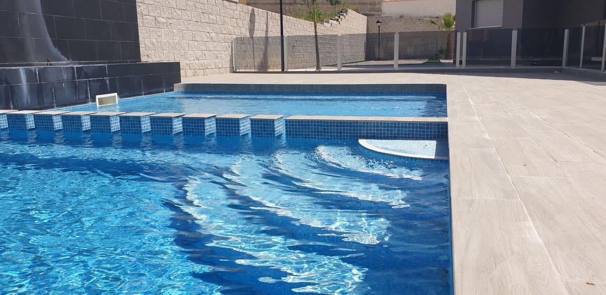 Apartamento de 2 habitaciones en Filipinas en venta con piscina garaje - 255.000 € (Ref: 9686627)