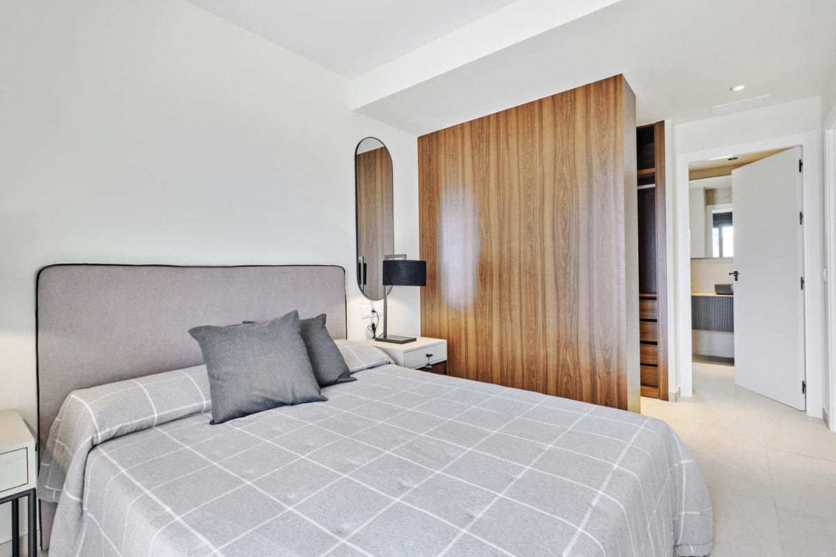 2 Zimmer Apartment zu verkaufen in La Veleta mit Pool Garage - 380.000 € (Ref: 9686629)