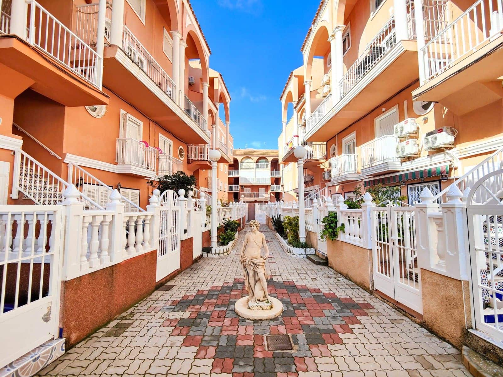 2 sovrum Takvåning till salu i Torrevieja - 215 000 € (Ref: 9690724)