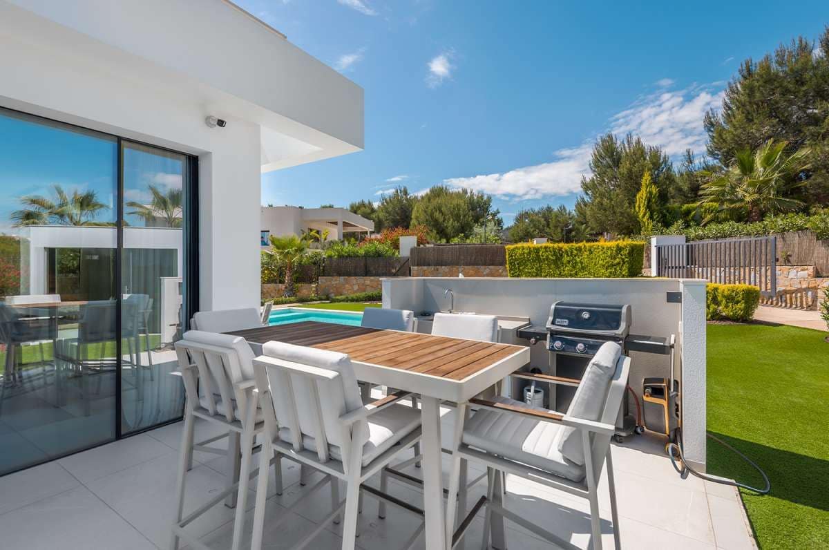 5 Zimmer Villa zu verkaufen in Las Colinas Golf mit Pool Garage - 1.450.000 € (Ref: 9690728)