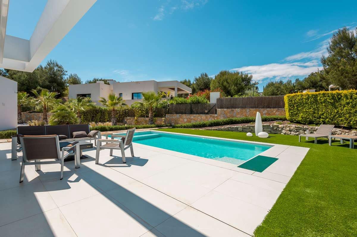5 Zimmer Villa zu verkaufen in Las Colinas Golf mit Pool Garage - 1.450.000 € (Ref: 9690728)