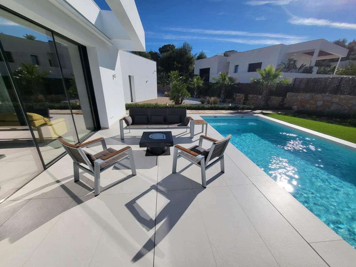 5 Zimmer Villa zu verkaufen in Las Colinas Golf mit Pool Garage - 1.450.000 € (Ref: 9690728)