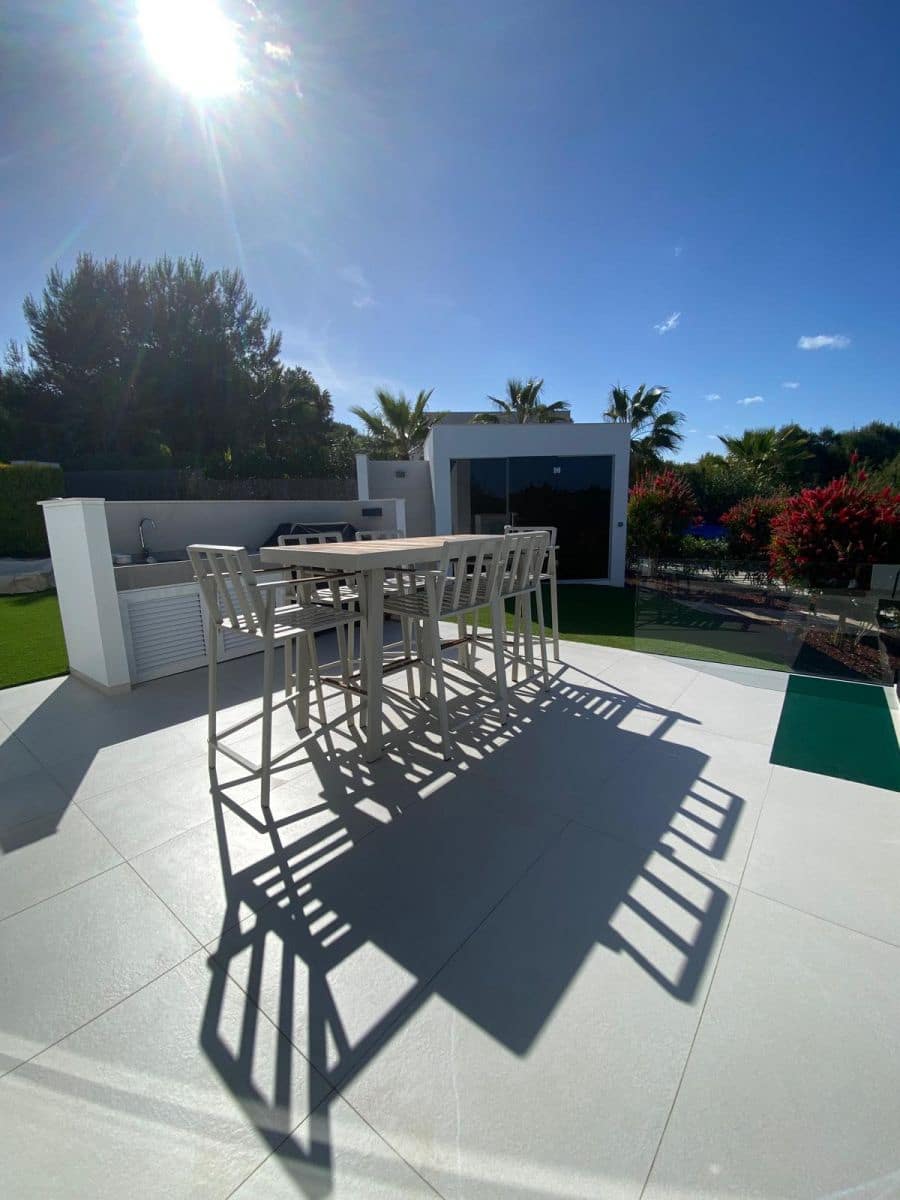 5 Zimmer Villa zu verkaufen in Las Colinas Golf mit Pool Garage - 1.450.000 € (Ref: 9690728)