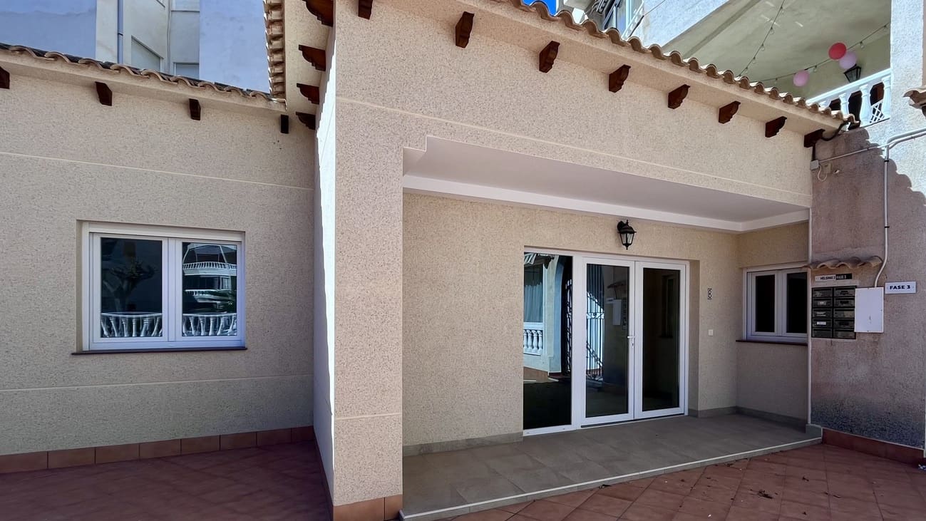 2 sovrum Bungalow till salu i Torrevieja med pool - 255 000 € (Ref: 9690851)