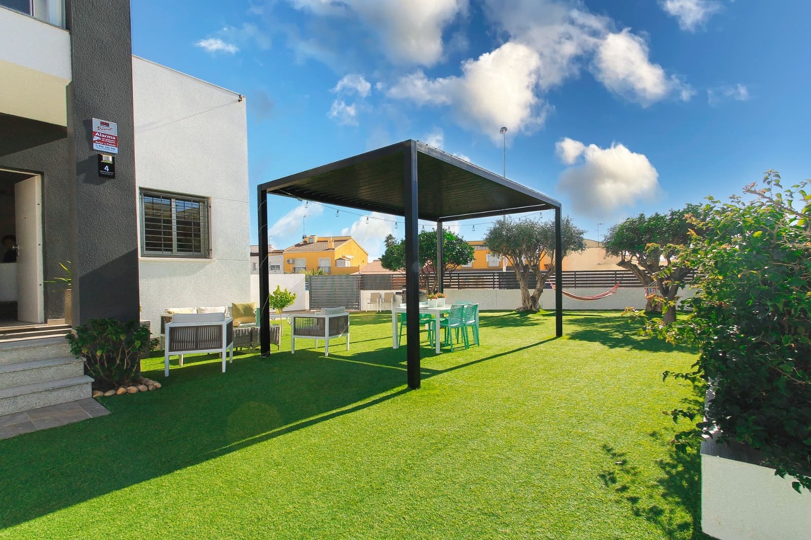 Piso de 2 habitaciones en Torrevieja en venta - 339.000 € (Ref: 9690856)