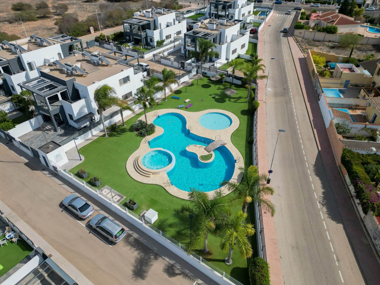 Piso de 2 habitaciones en Torrevieja en venta - 339.000 € (Ref: 9690856)