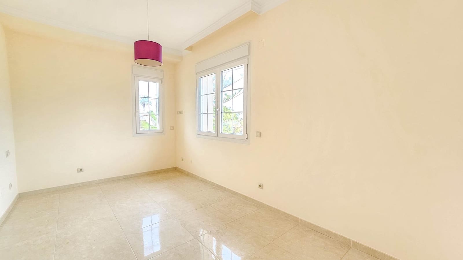 7 bedroom Villa for sale in Cabo Roig with pool - € 1,700,000 (Ref: 9690858)