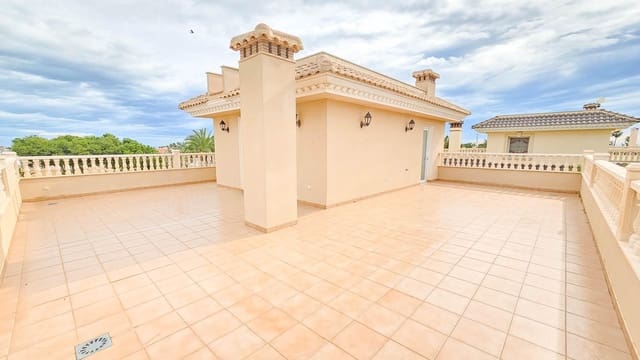 7 Zimmer Villa zu verkaufen in Cabo Roig mit Pool - 1.700.000 € (Ref: 9690858)