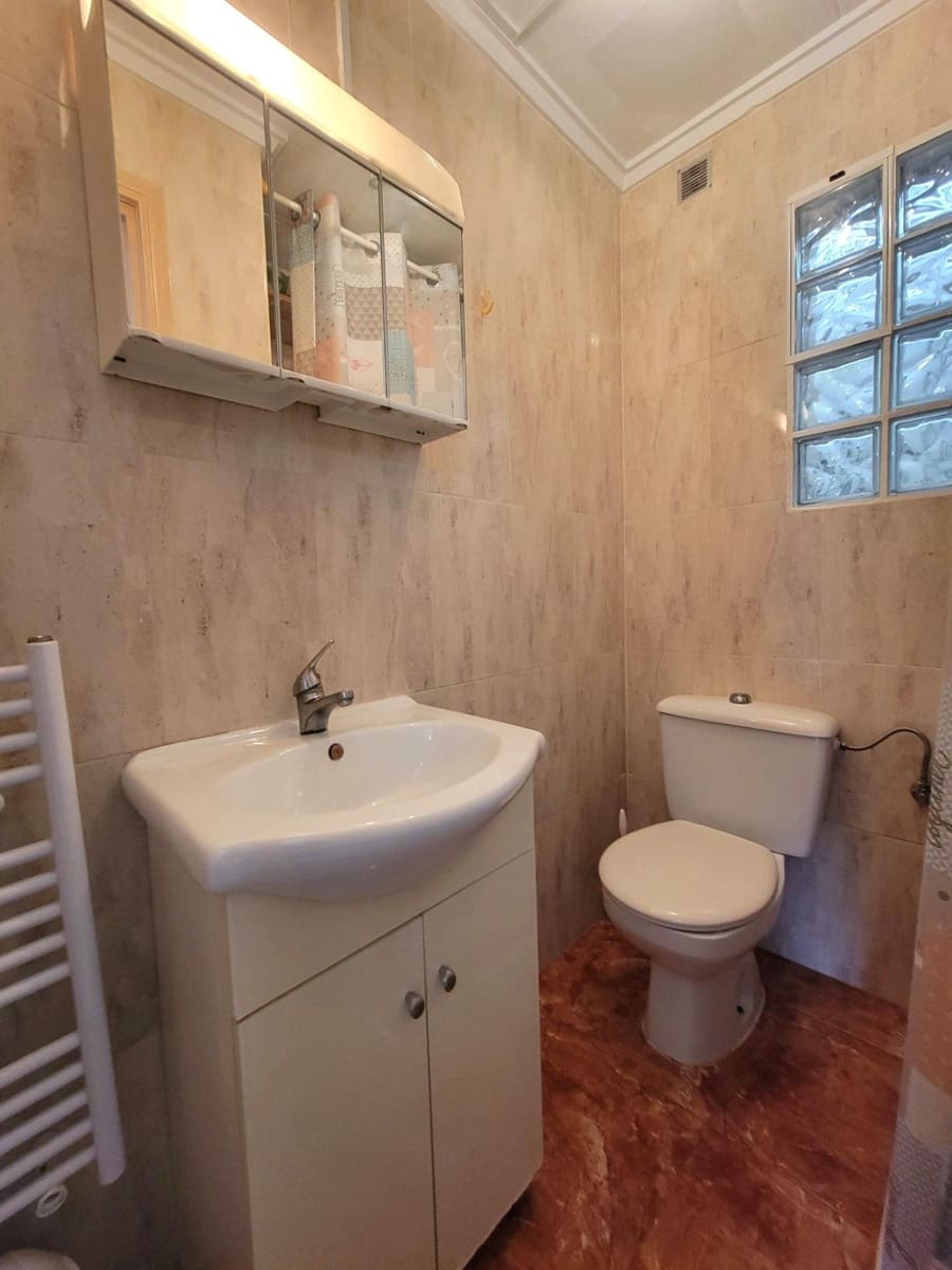 2 slaapkamer Rijtjeshuis te koop in Torrevieja - € 138.000 (Ref: 9690876)