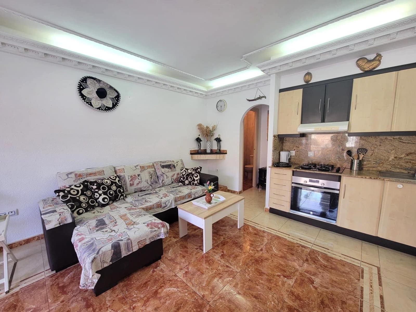 2 slaapkamer Rijtjeshuis te koop in Torrevieja - € 138.000 (Ref: 9690876)